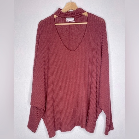 URBAN OUTFITTERS RED CUT OUT LONG SLEEVE TOP SIZE SMALL - Picture 1 of 4